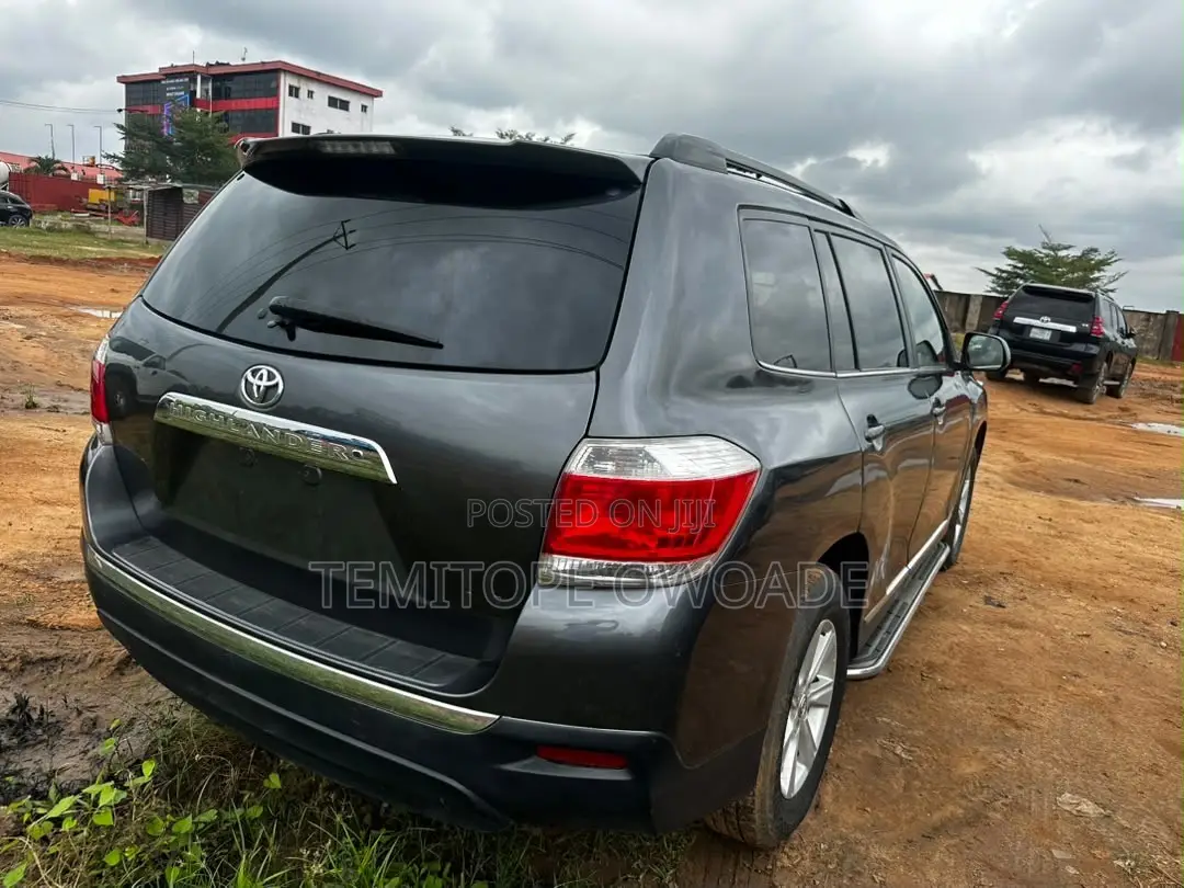 Toyota Highlander LE 4dr SUV (3.5L 6cyl 6A) 2014 Gray