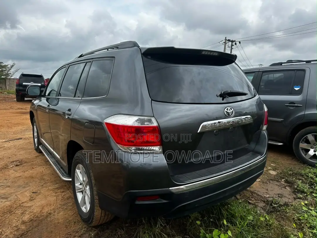Toyota Highlander LE 4dr SUV (3.5L 6cyl 6A) 2014 Gray