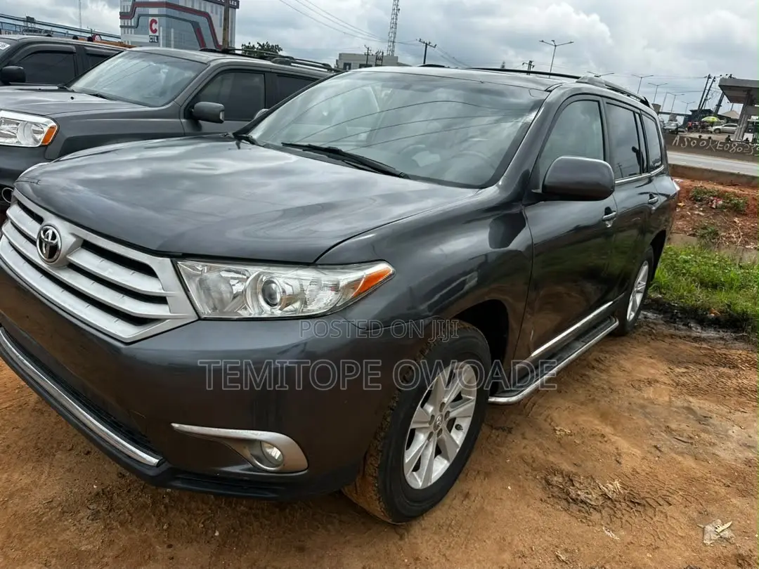 Toyota Highlander LE 4dr SUV (3.5L 6cyl 6A) 2014 Gray