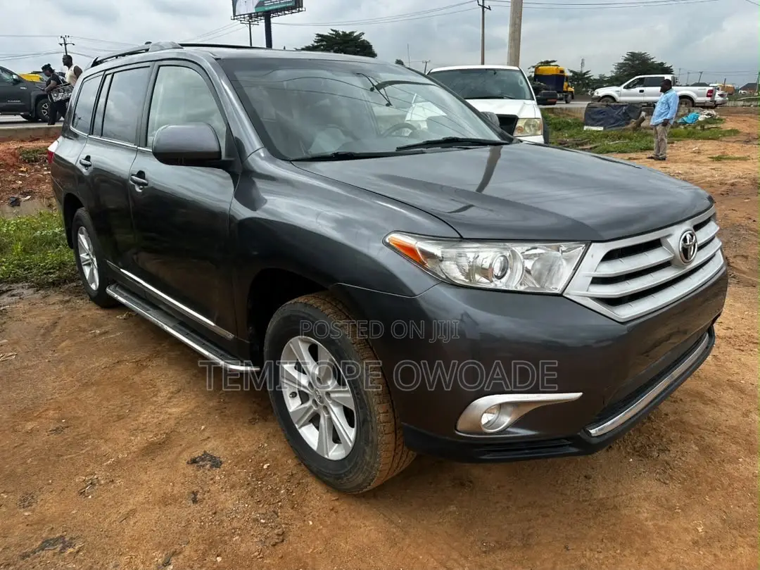 Toyota Highlander LE 4dr SUV (3.5L 6cyl 6A) 2014 Gray