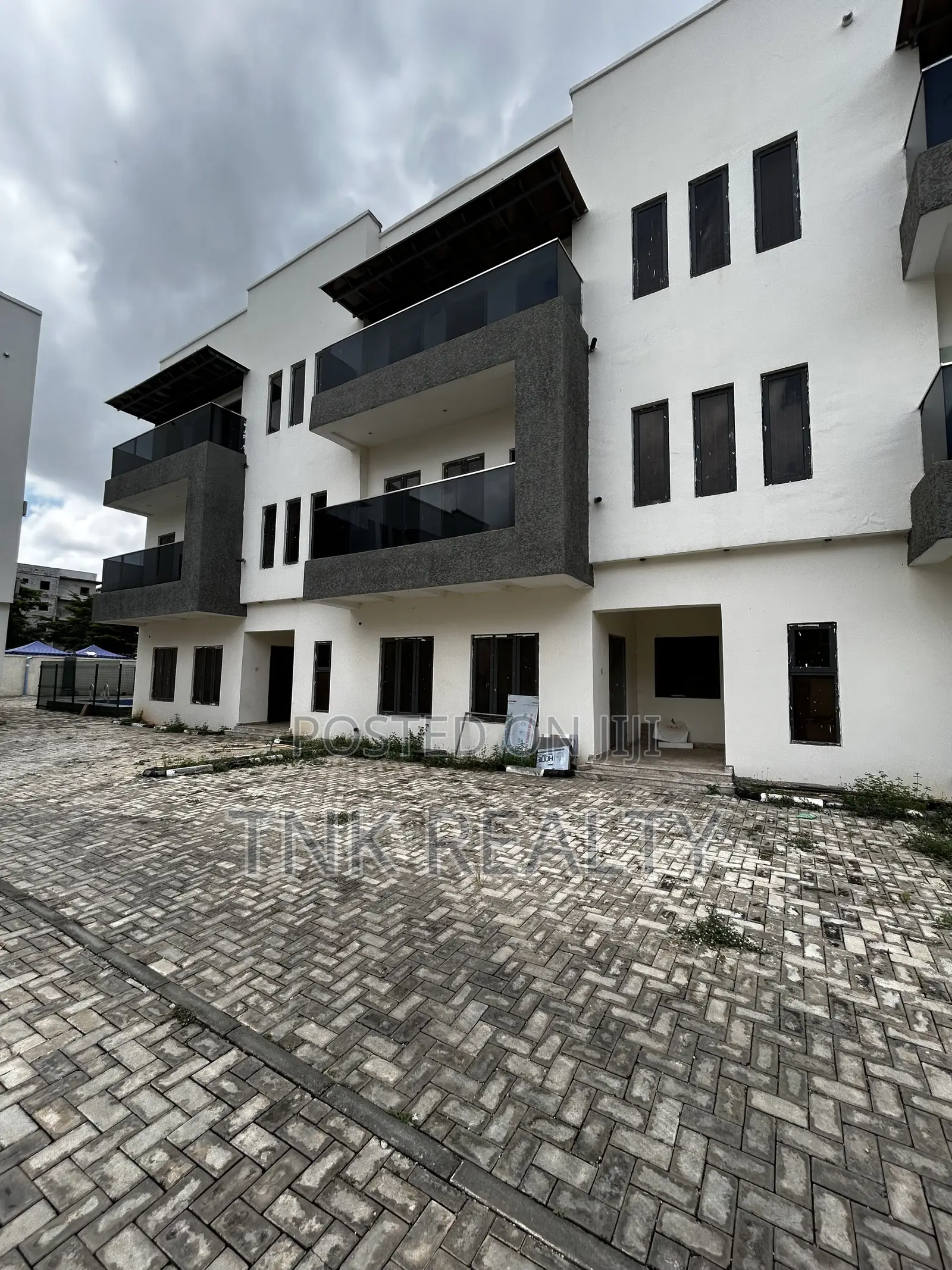 5bdrm Duplex in Mabushi for sale