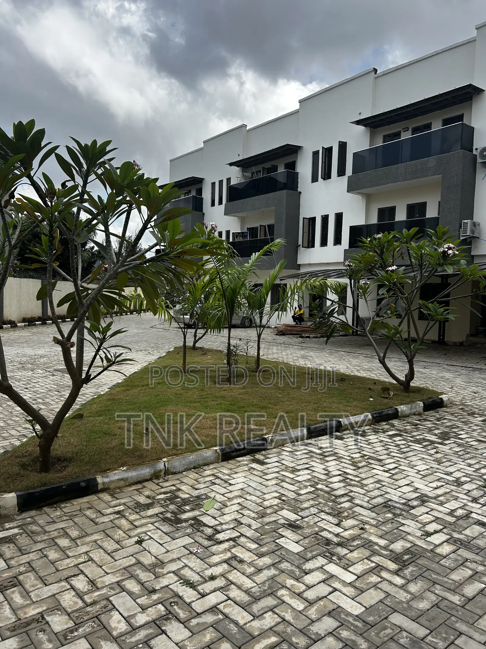 5bdrm Duplex in Mabushi for sale