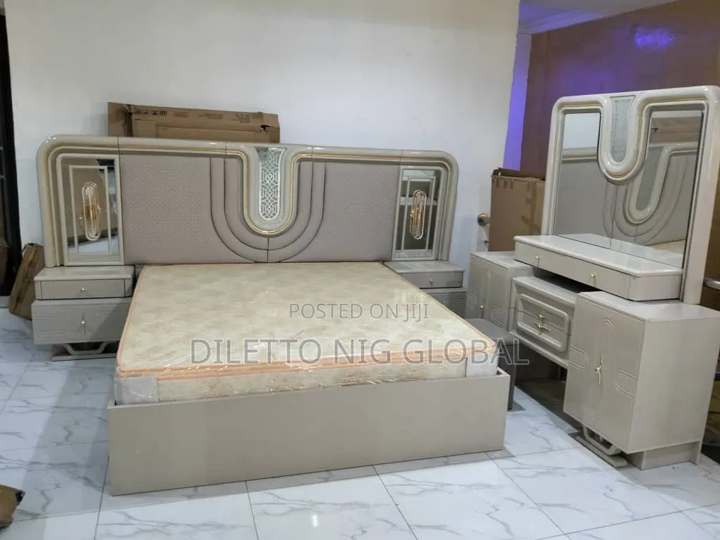 Luxury Modern Bedroom Set Bedframe With Dressing Mirror