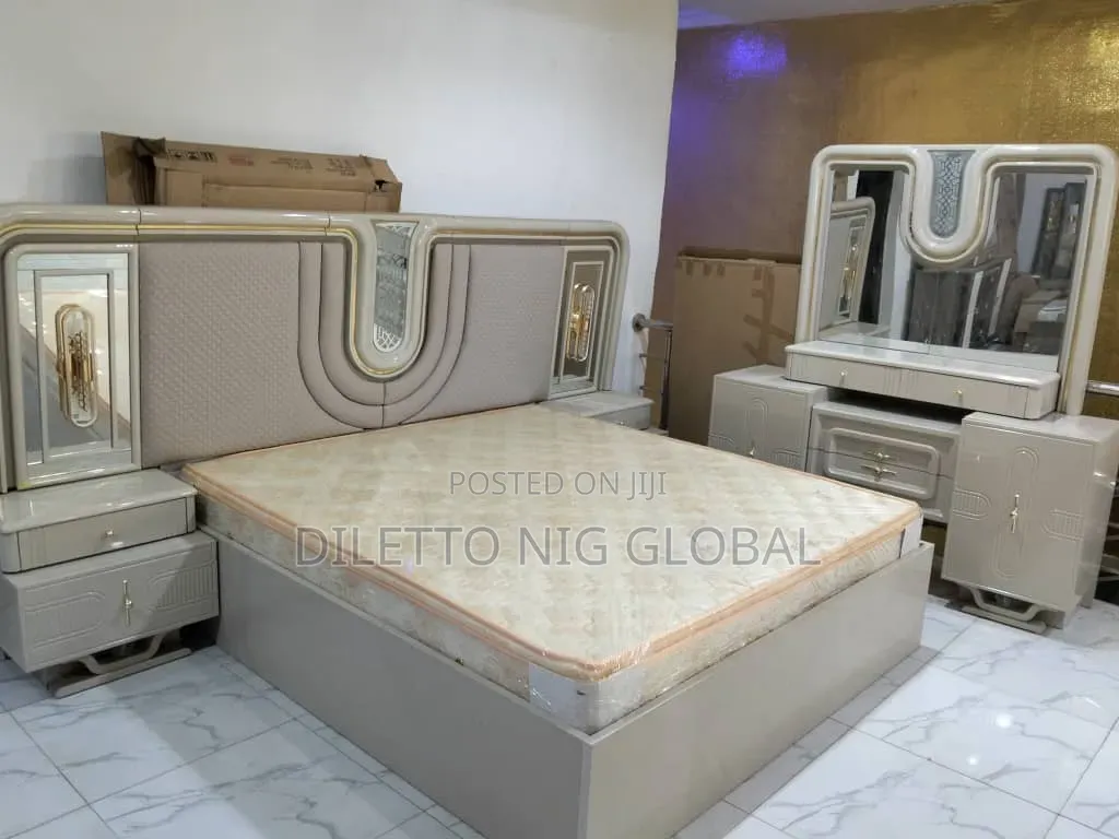 Luxury Modern Bedroom Set Bedframe With Dressing Mirror