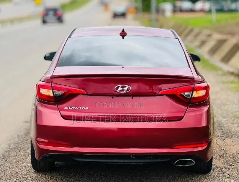 Hyundai Sonata Base Sedan FWD (2.4L 4cyl 6A) 2016 Red