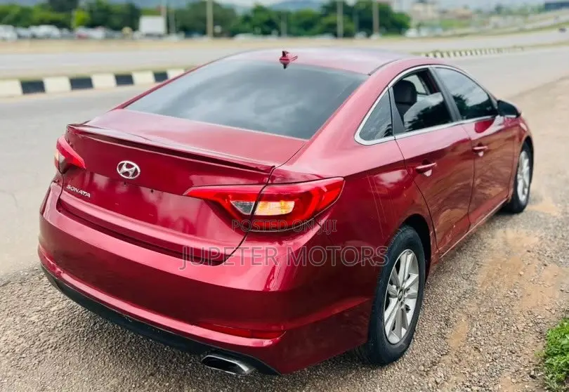 Hyundai Sonata Base Sedan FWD (2.4L 4cyl 6A) 2016 Red