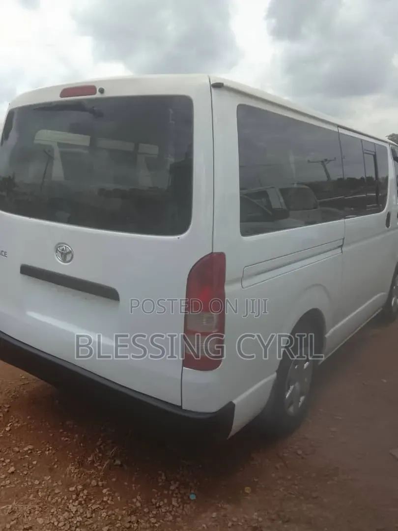Toyota HiAce 2012 White