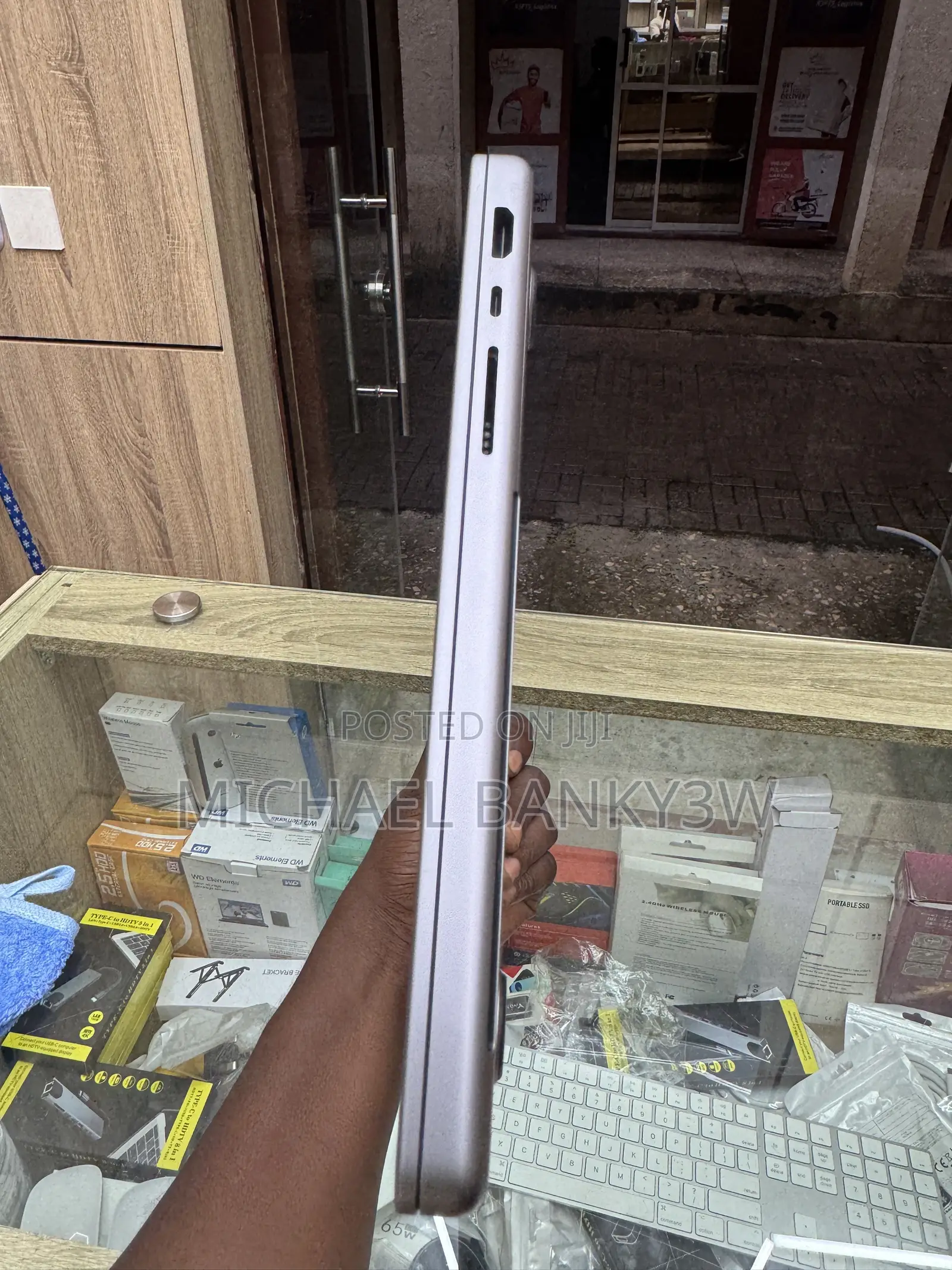 Laptop Apple MacBook Pro 2023 M2 Pro 16GB Apple M2 SSD 512GB