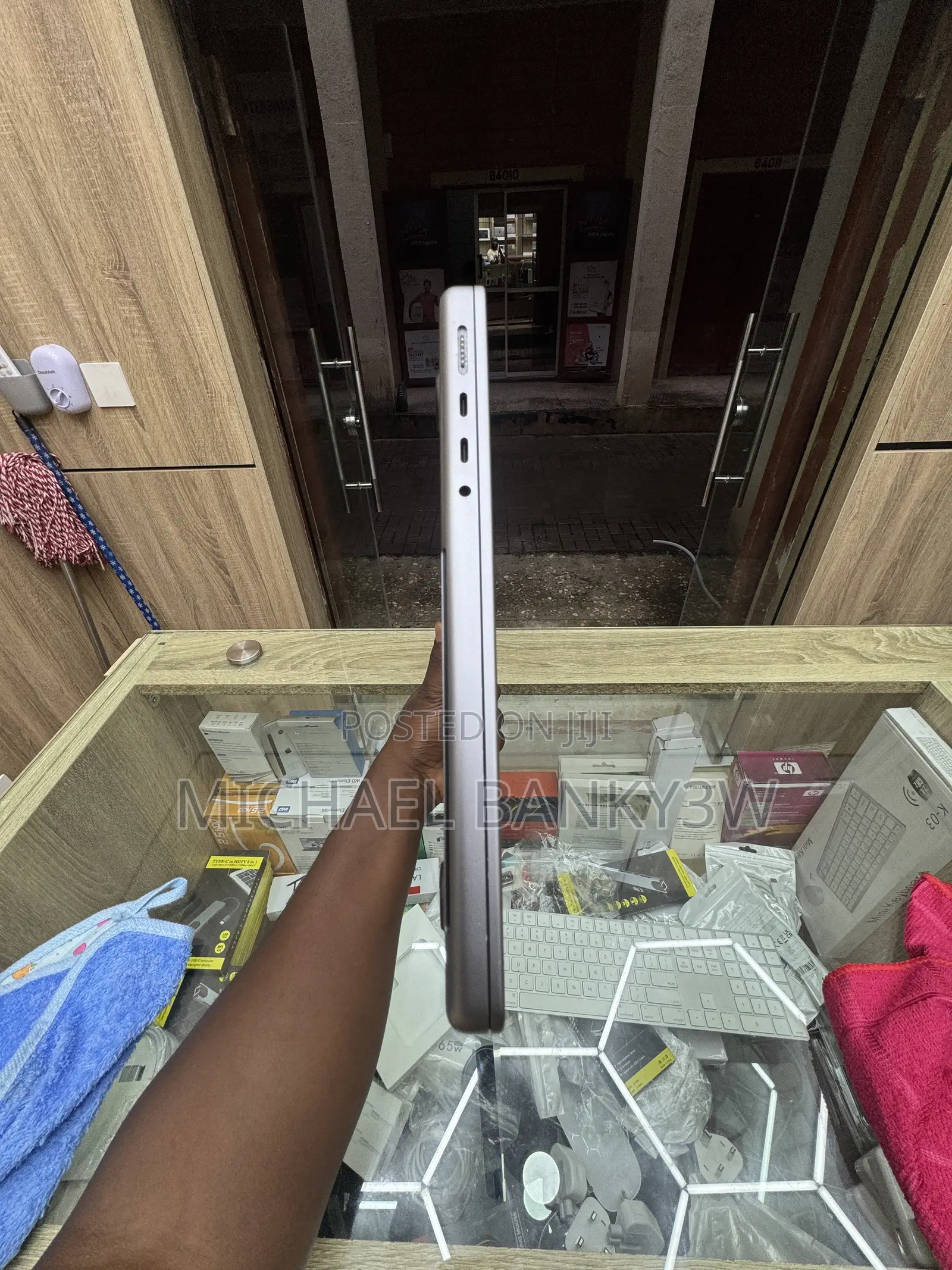 Laptop Apple MacBook Pro 2023 M2 Pro 16GB Apple M2 SSD 512GB