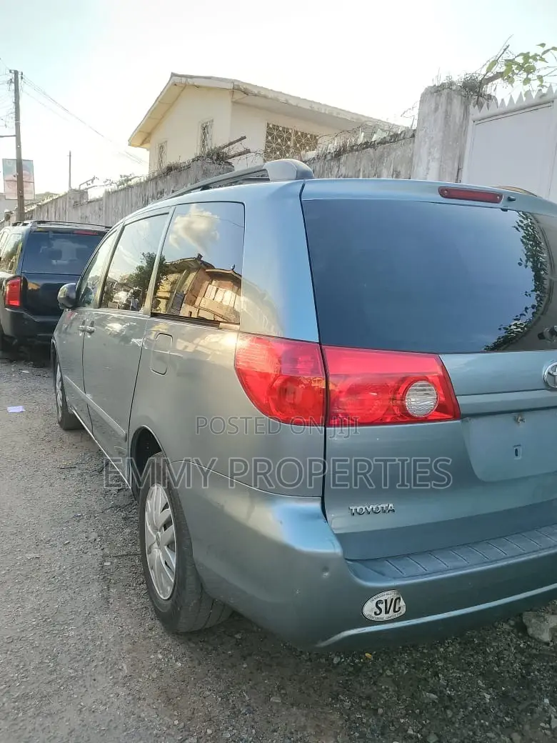 Toyota Sienna 2005 Ivory
