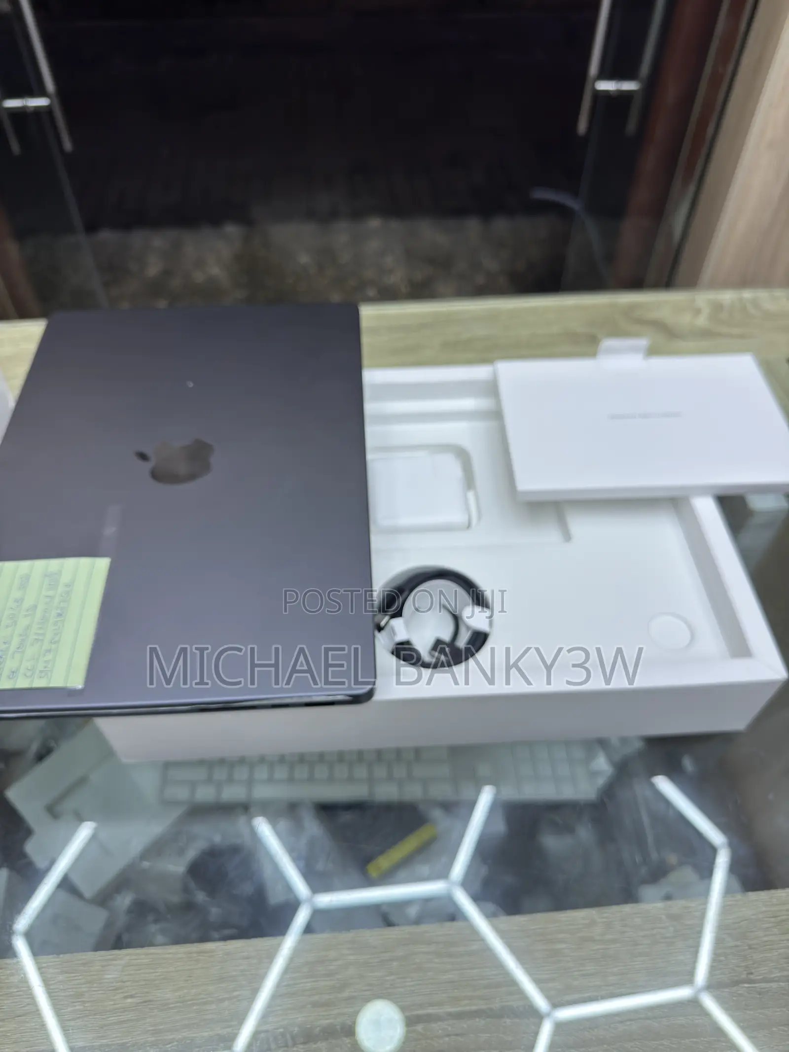 Laptop Apple MacBook Pro 2023 M3 Pro 18GB Apple M3 Pro SSD 512GB