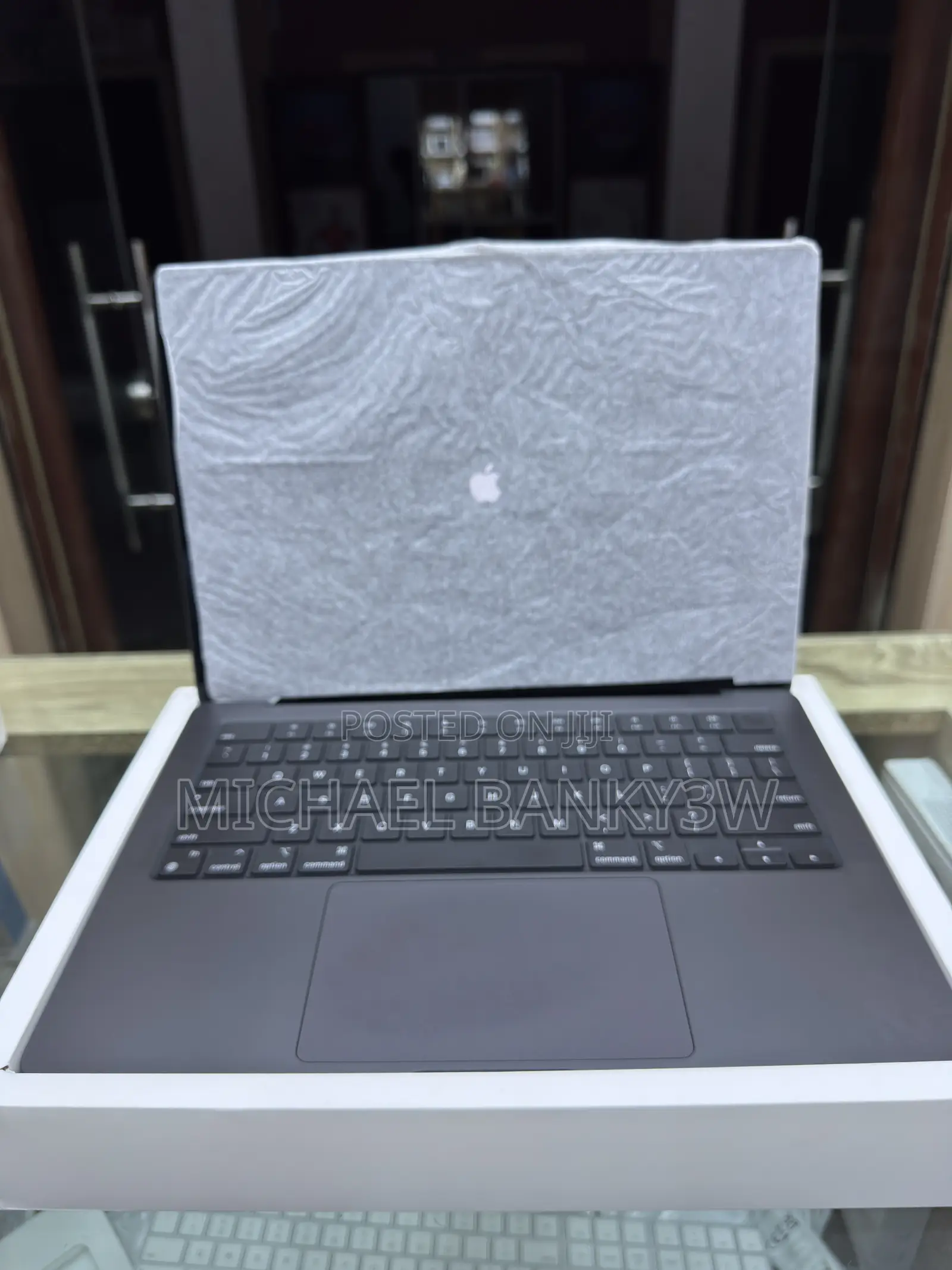 Laptop Apple MacBook Pro 2023 M3 Pro 18GB Apple M3 Pro SSD 512GB
