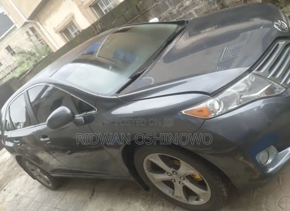 Toyota Venza AWD 2011 Gray