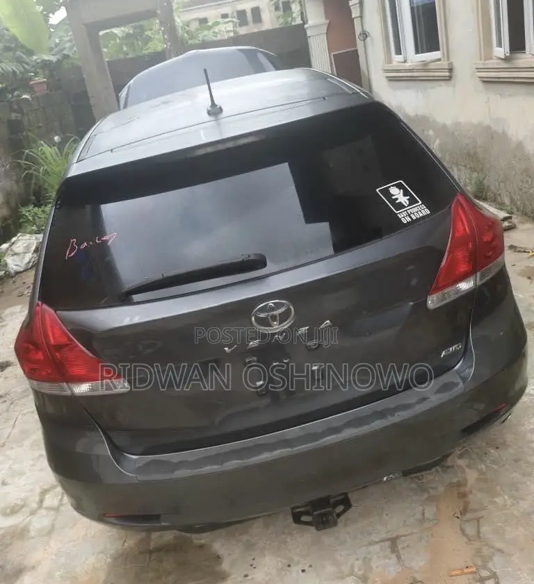 Toyota Venza AWD 2011 Gray