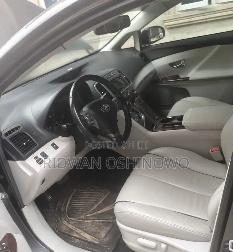 Toyota Venza AWD 2011 Gray