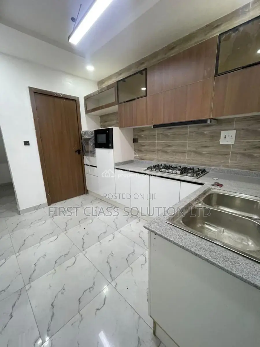 4bdrm Duplex in Chevy View Estate, for sale