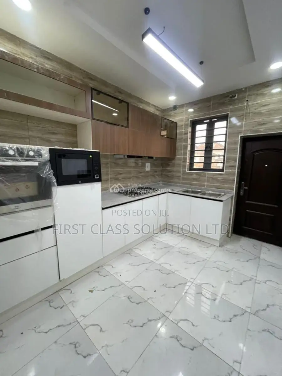 4bdrm Duplex in Chevy View Estate, for sale