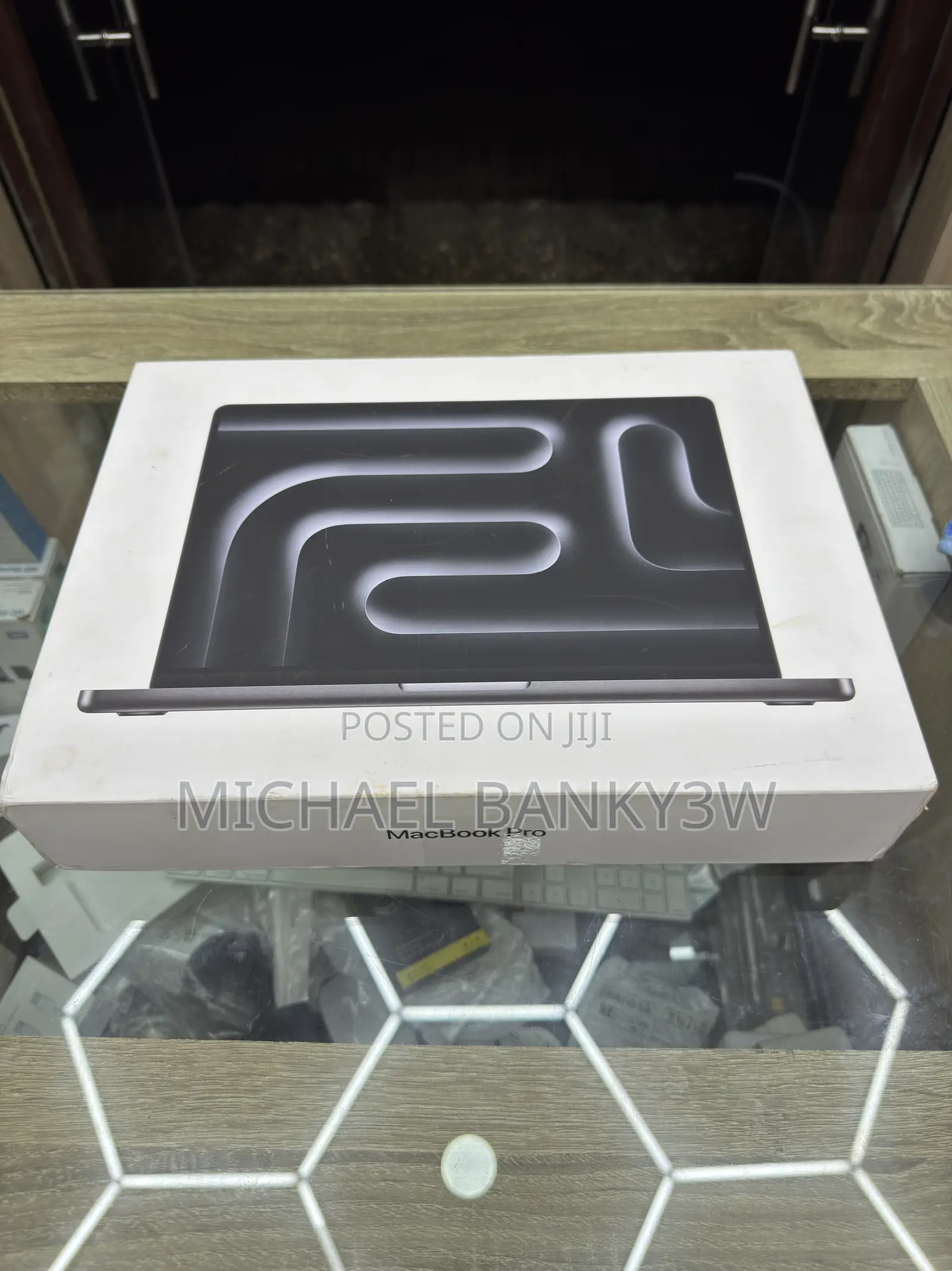 Laptop Apple MacBook Pro 2023 M3 Pro 18GB Apple M3 Pro SSD 512GB