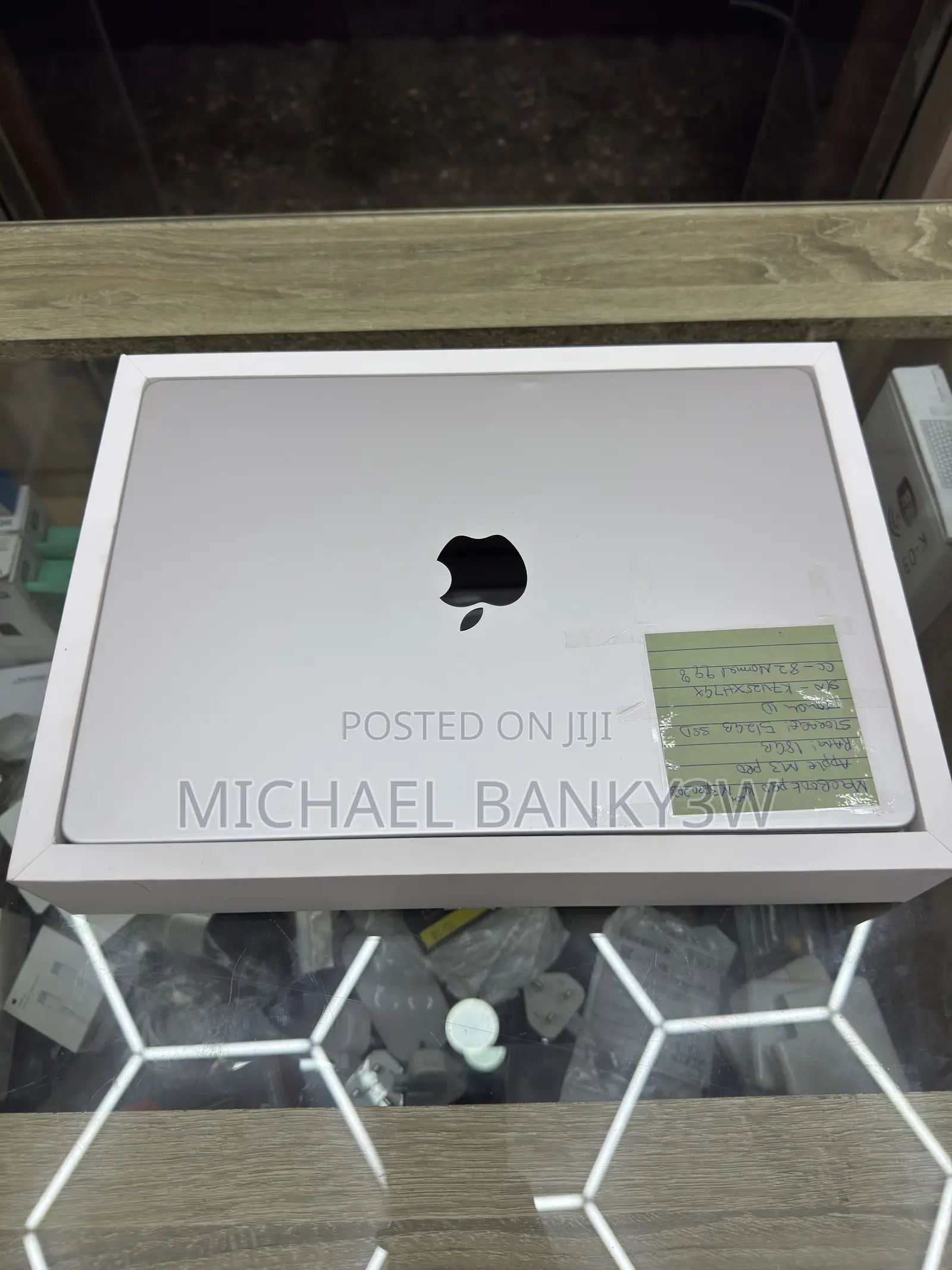 Laptop Apple MacBook Pro 2023 M3 Pro 18GB Apple M3 Pro SSD 512GB
