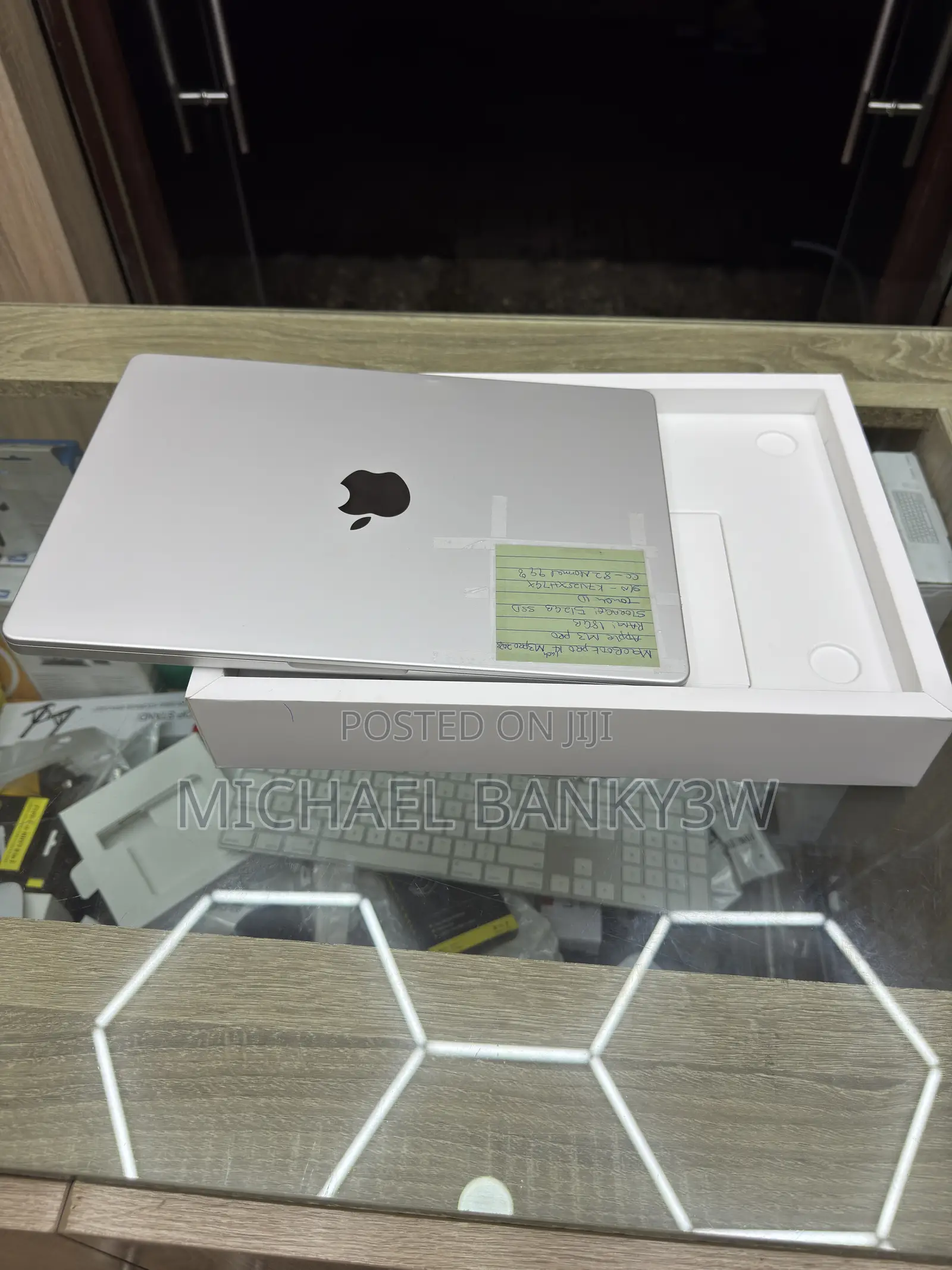 Laptop Apple MacBook Pro 2023 M3 Pro 18GB Apple M3 Pro SSD 512GB