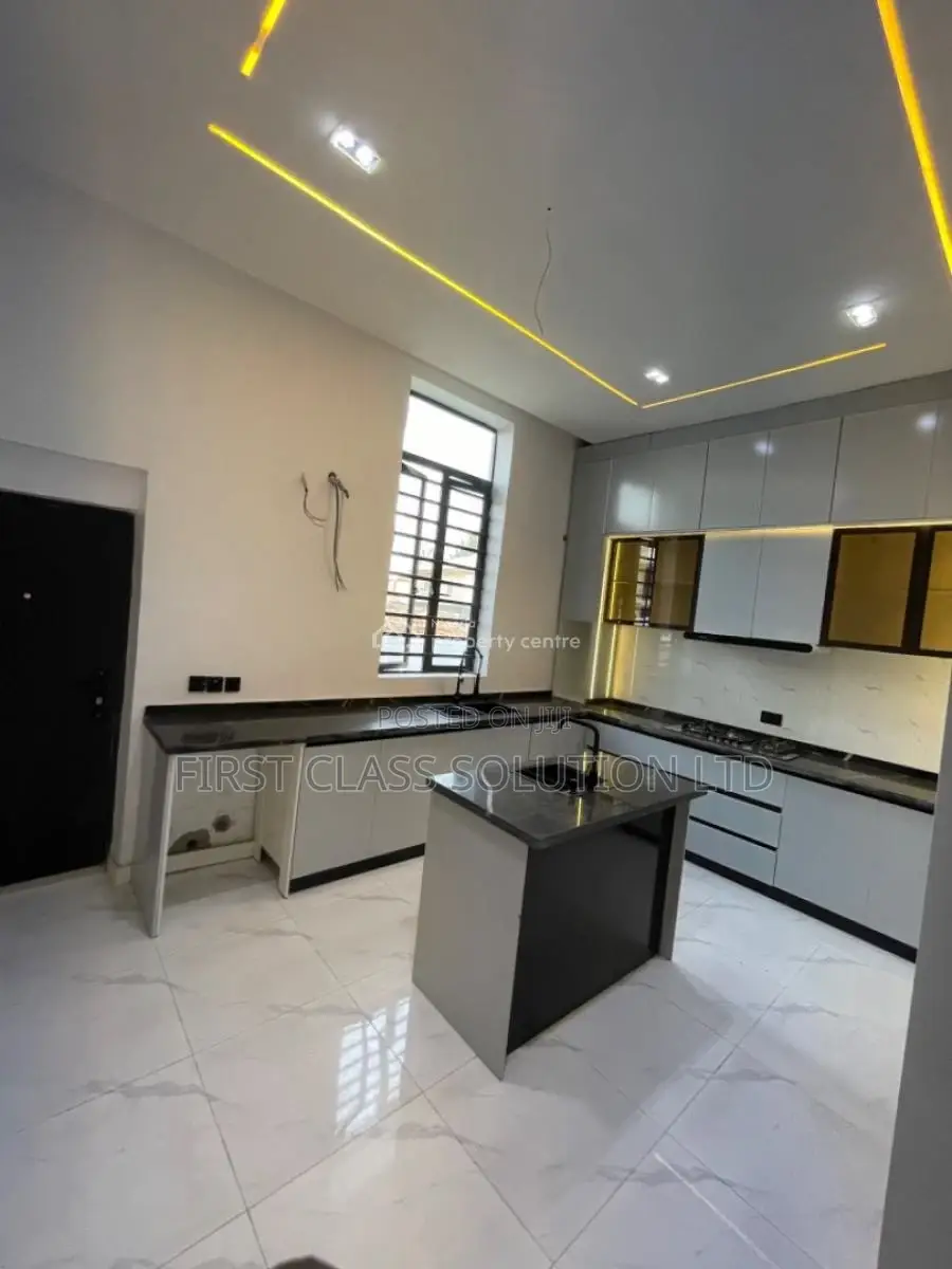 5bdrm Duplex in Ikota Villa Estate, for sale