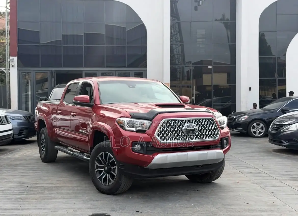 Toyota Tacoma 2022 Red