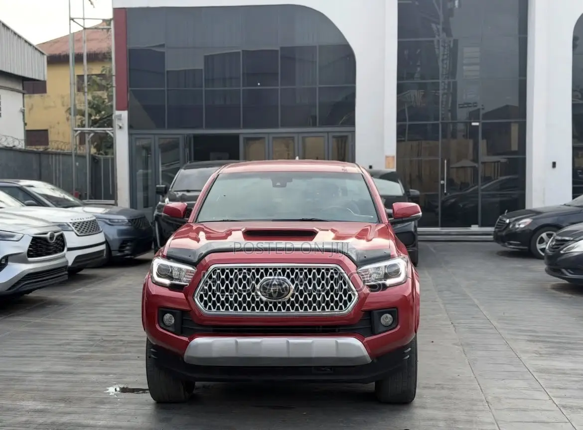 Toyota Tacoma 2022 Red