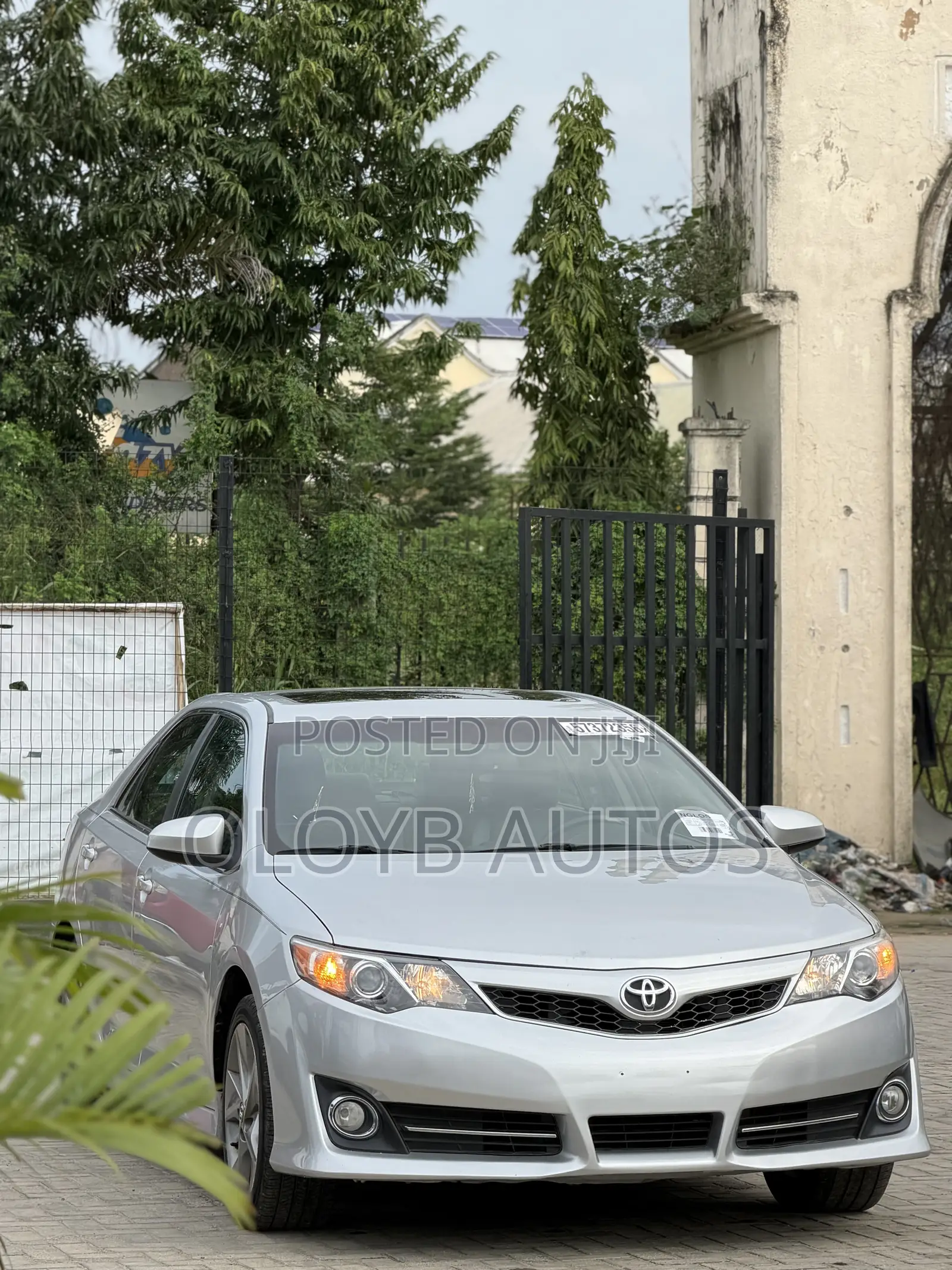 Toyota Camry SE V6 4dr Sedan (3.5L 6cyl 6A) 2013 Silver
