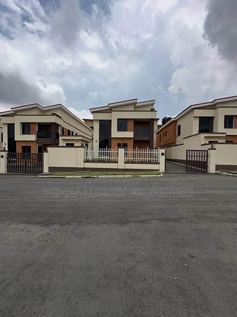 5bdrm Duplex in Life Camp Main for sale