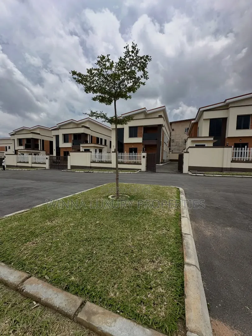 5bdrm Duplex in Life Camp Main for sale