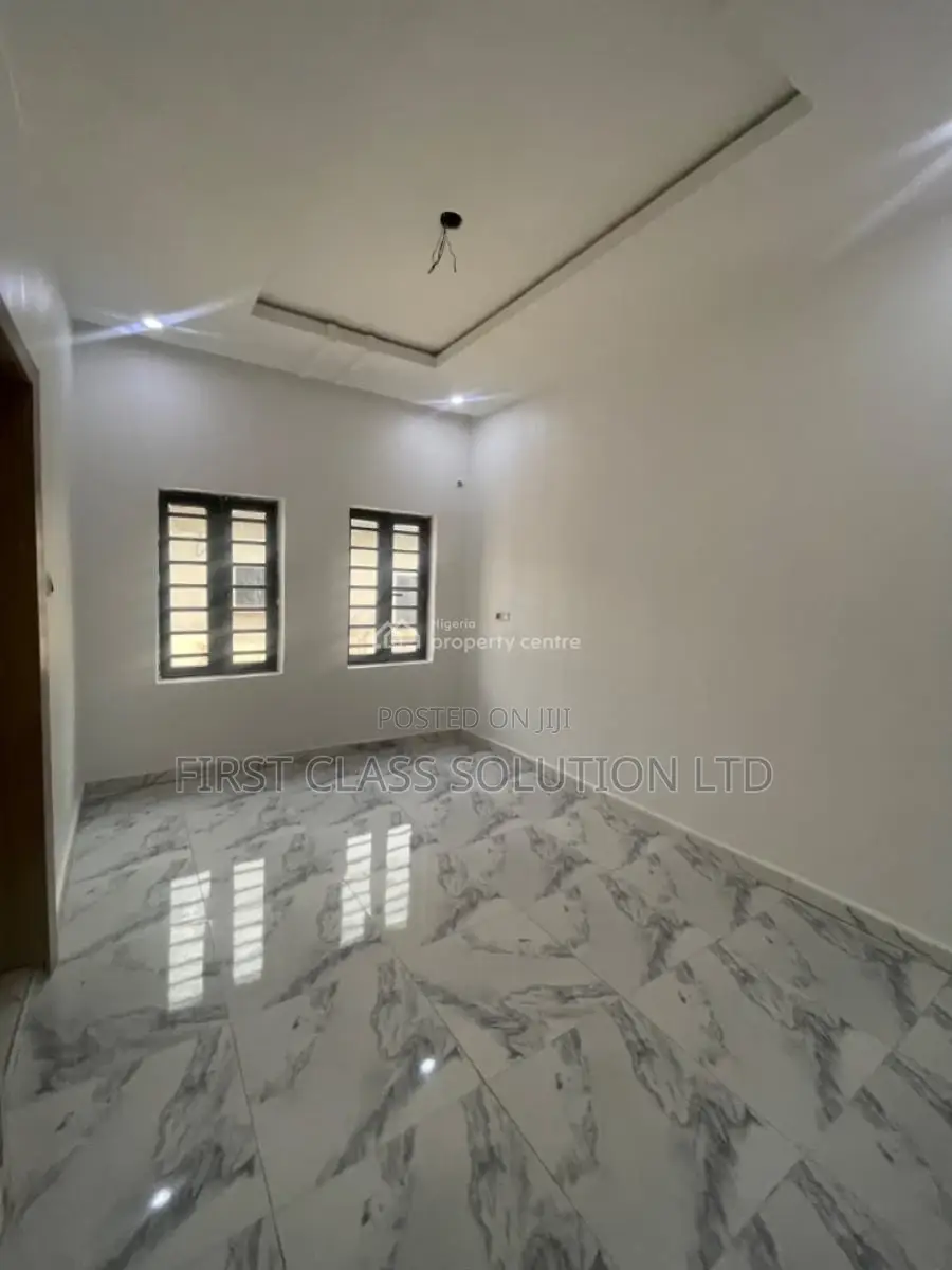 5bdrm Duplex in Off Abraham for sale