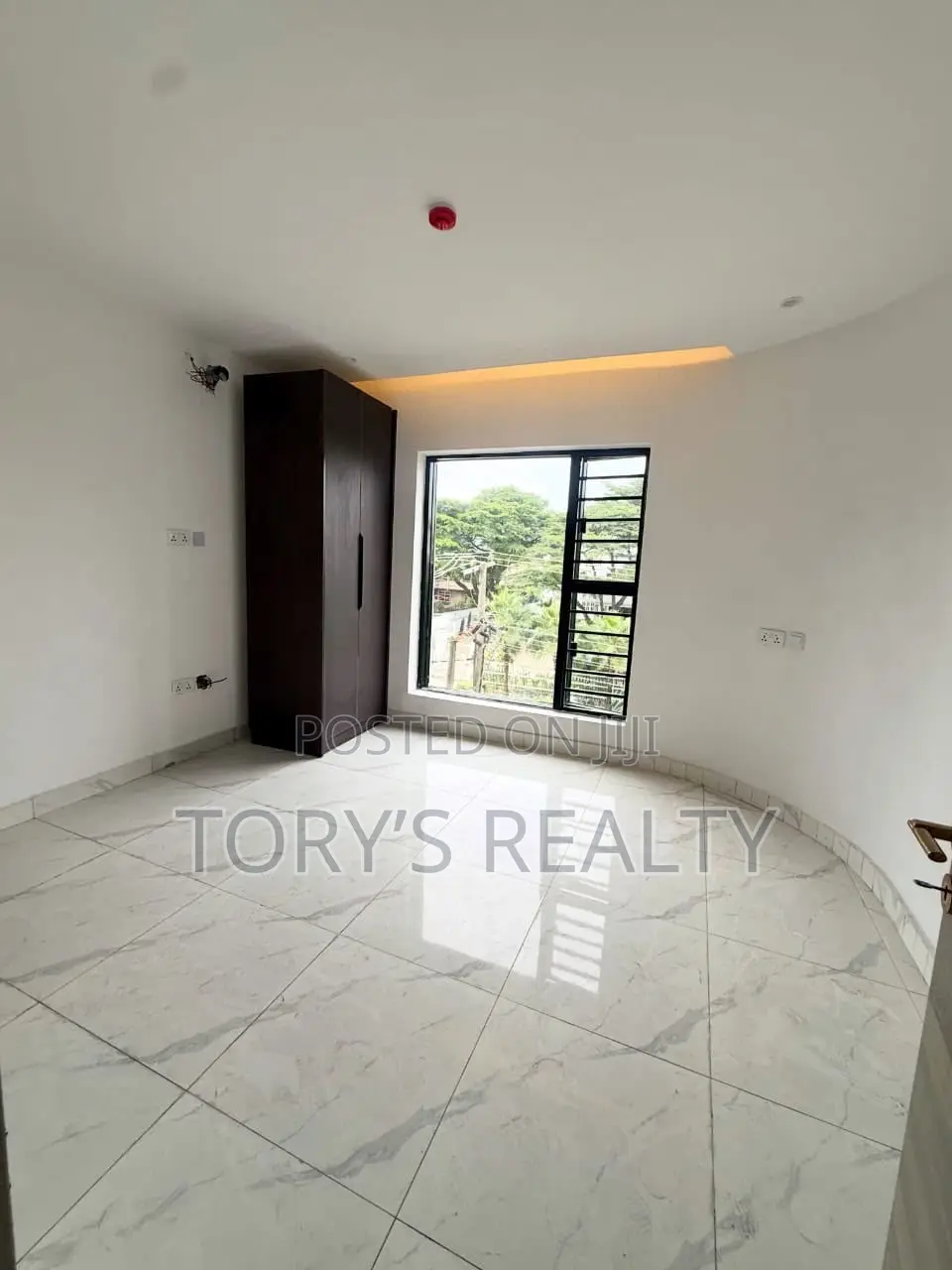3bdrm Apartment in Lekki Phase 1 for sale