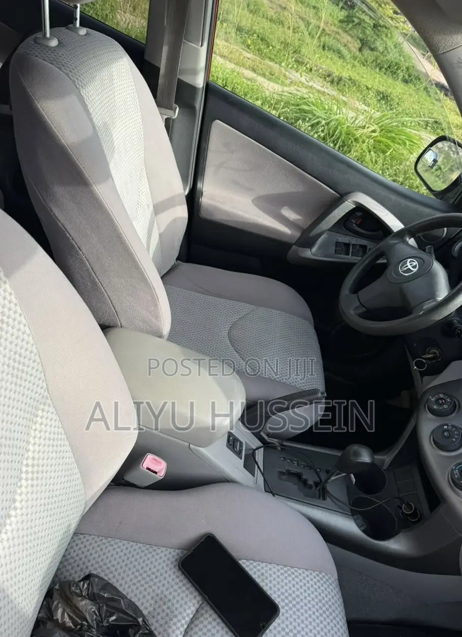 Toyota RAV4 2010 Red