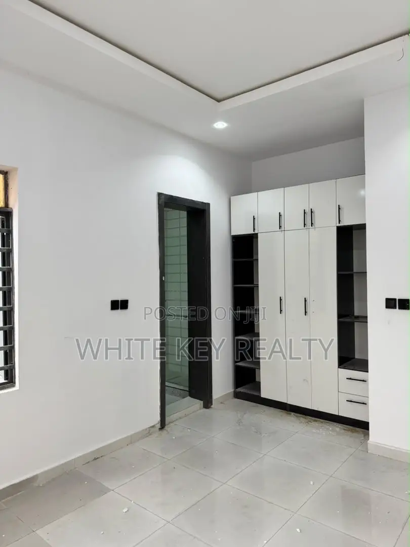 3bdrm Apartment in Lekki Scheme 2, Peninsula Estate for rent