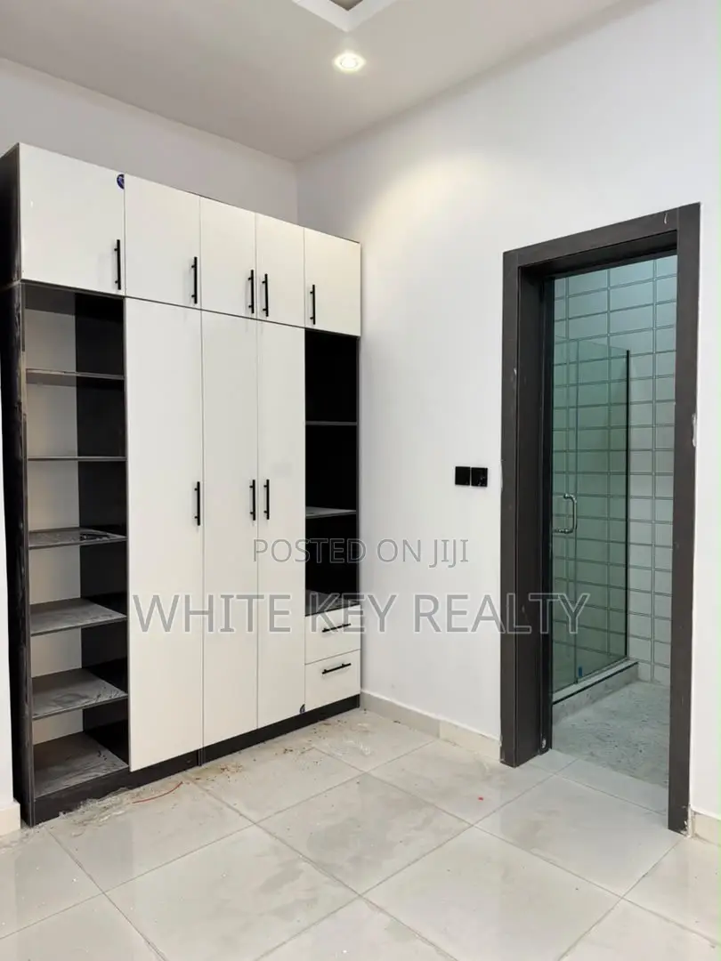 3bdrm Apartment in Lekki Scheme 2, Peninsula Estate for rent