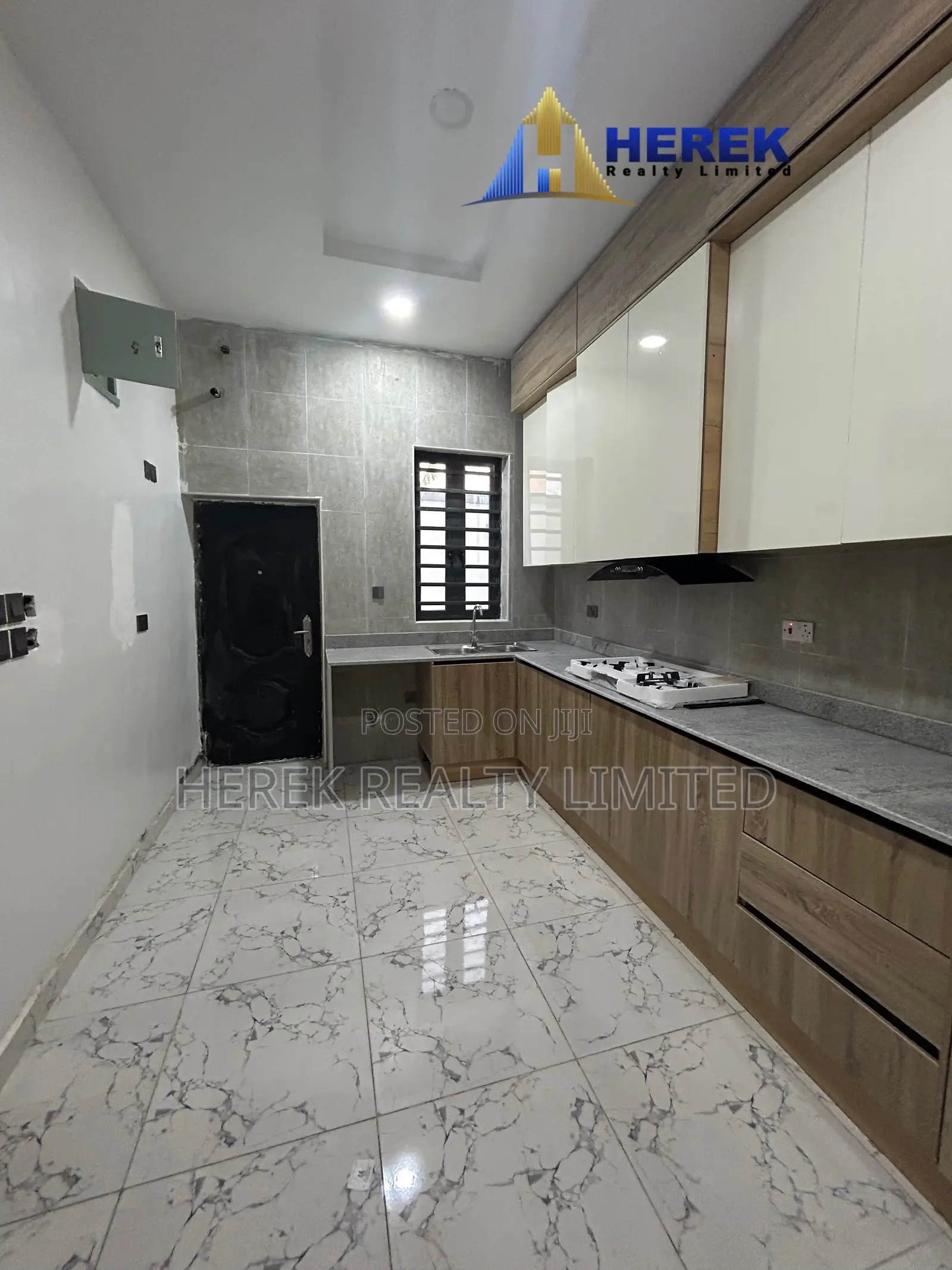4bdrm Duplex in Ilaje Estate, Ado / Ajah for sale