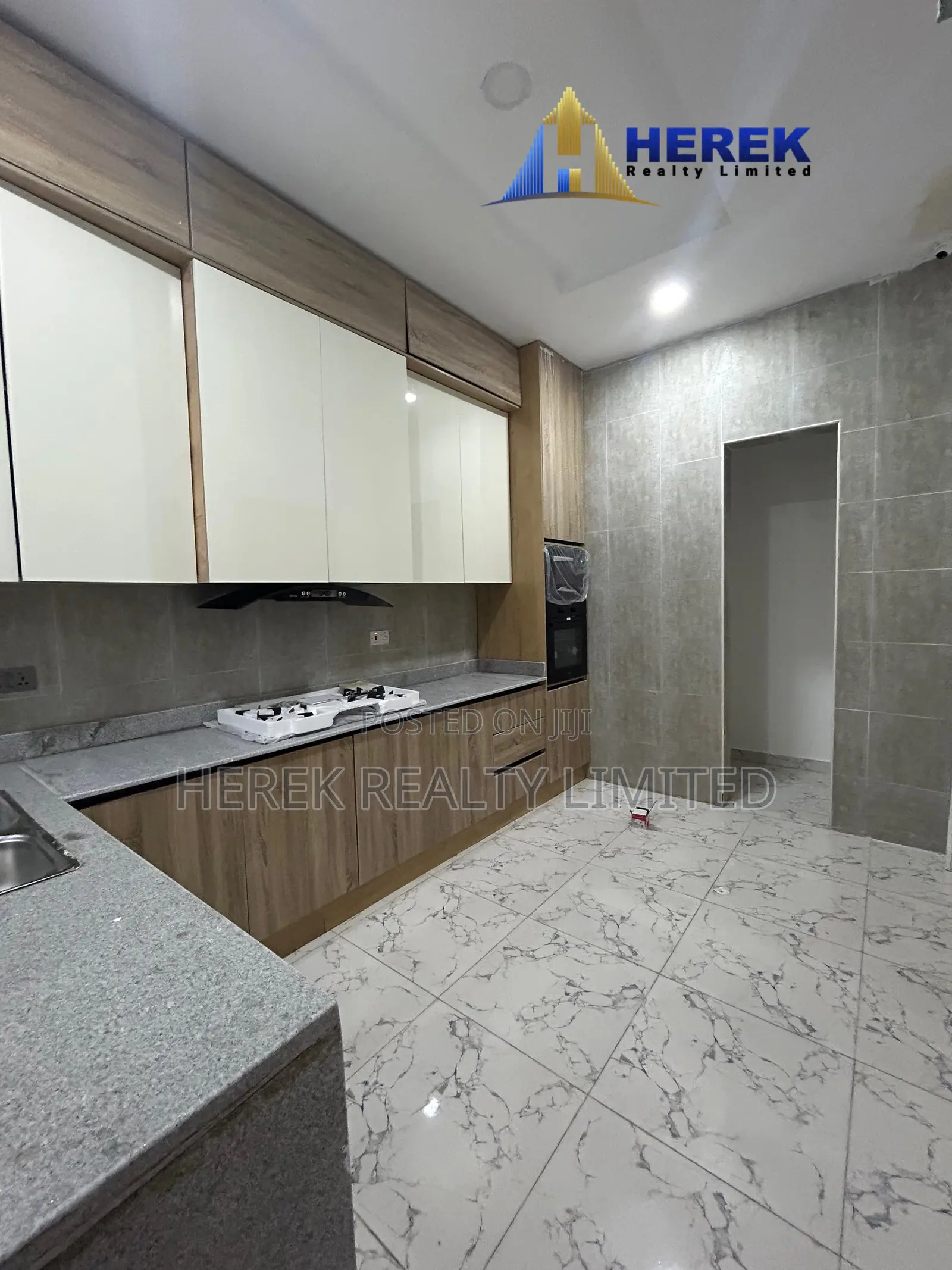 4bdrm Duplex in Ilaje Estate, Ado / Ajah for sale