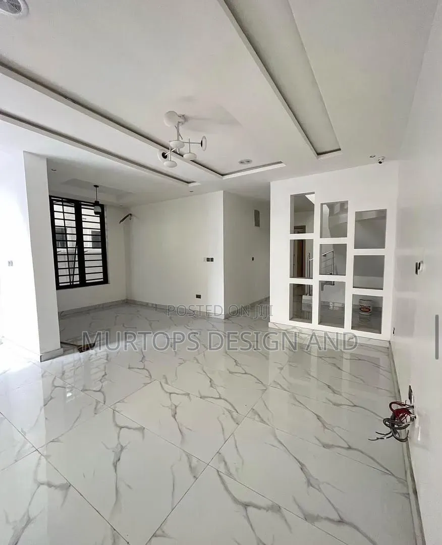 4bdrm Duplex in Lekki Phase 2 for sale