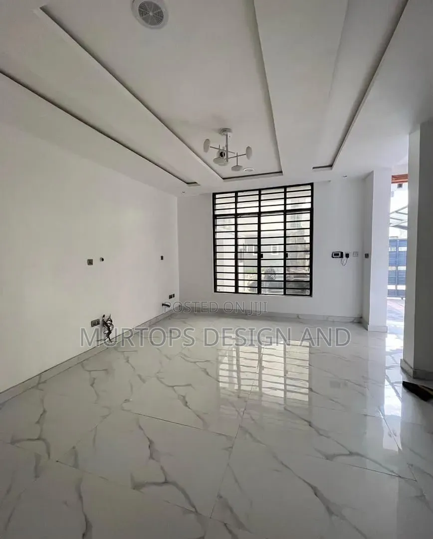 4bdrm Duplex in Lekki Phase 2 for sale
