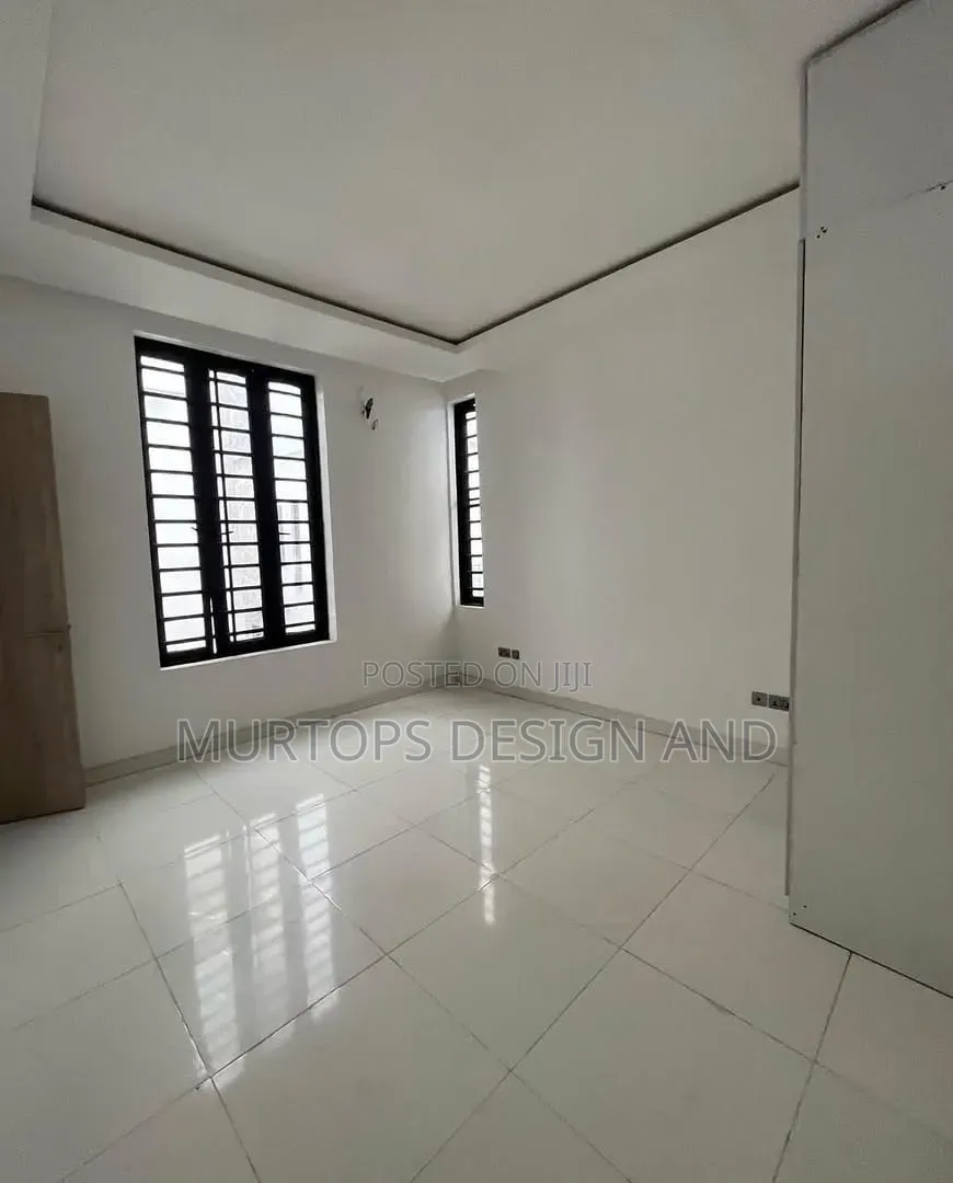 4bdrm Duplex in Lekki Phase 2 for sale