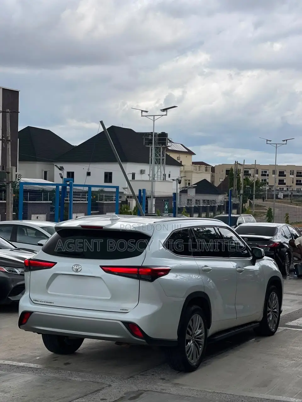 Toyota Highlander Limited FWD 2023 White