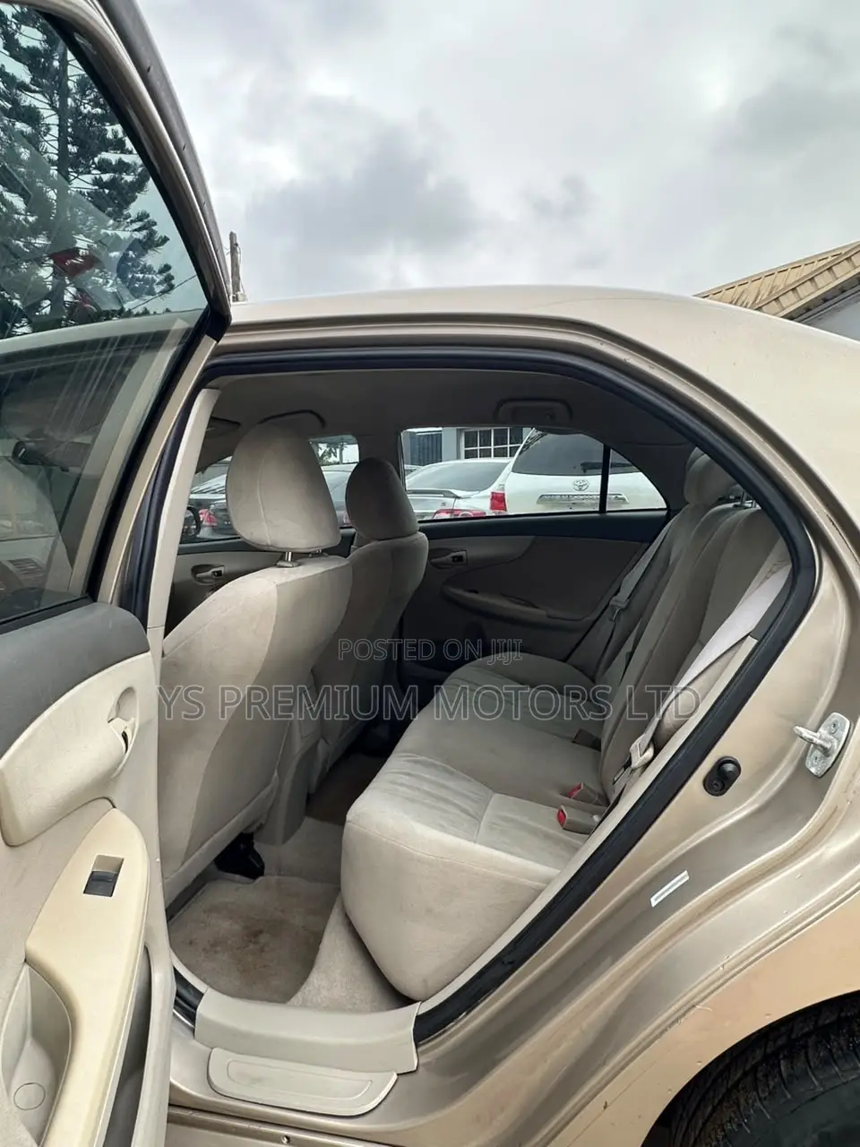 Toyota Corolla LE 4dr Sedan (1.8L 4 cyl 4A) 2009 Gold