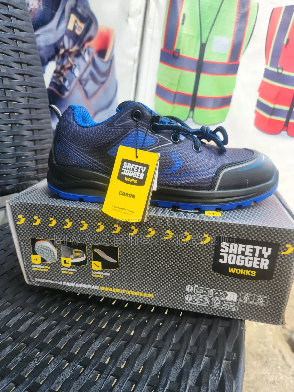 Safety Shoe_ Cador
