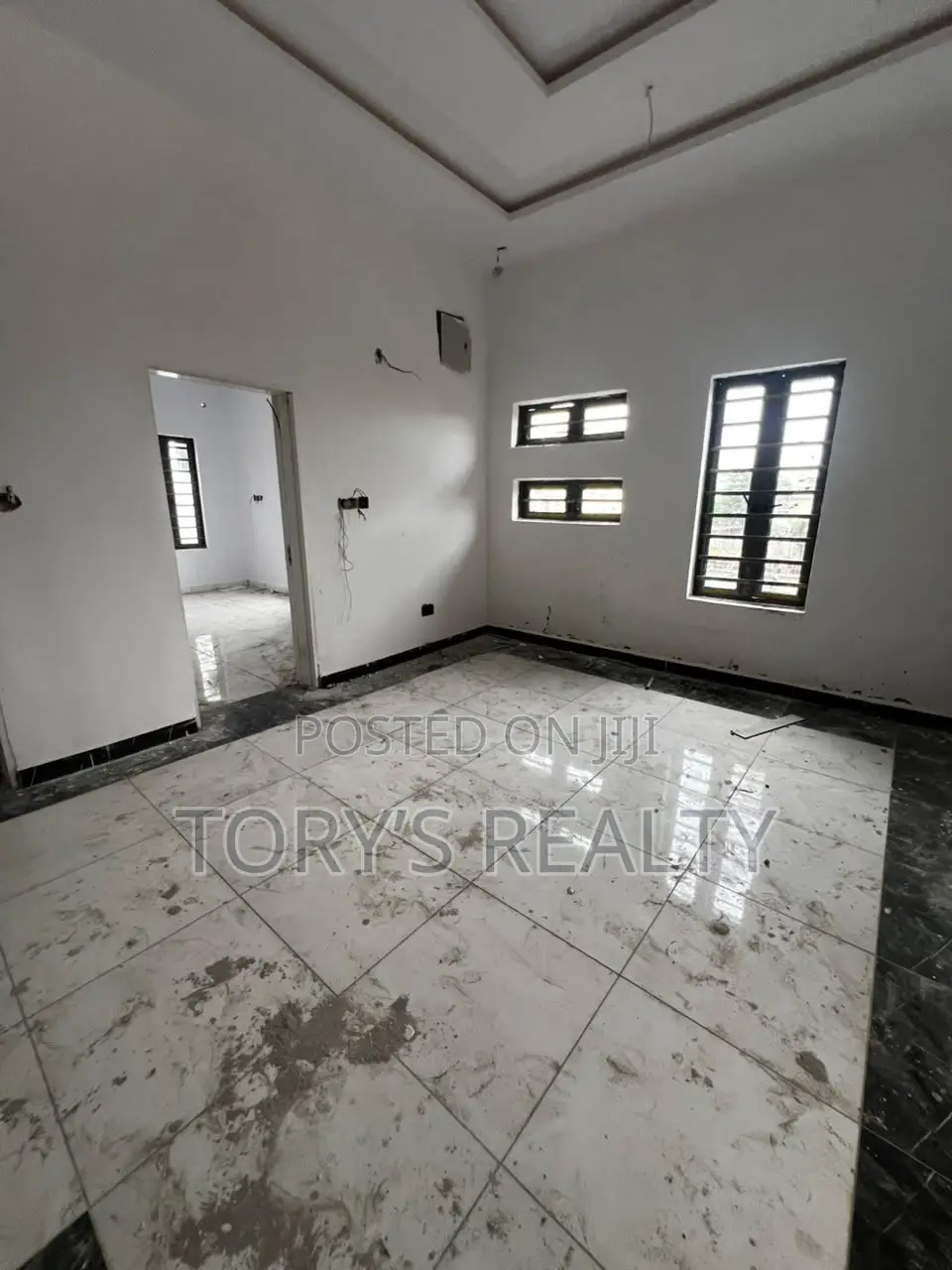 4bdrm Townhouse/Terrace in Agungi for sale