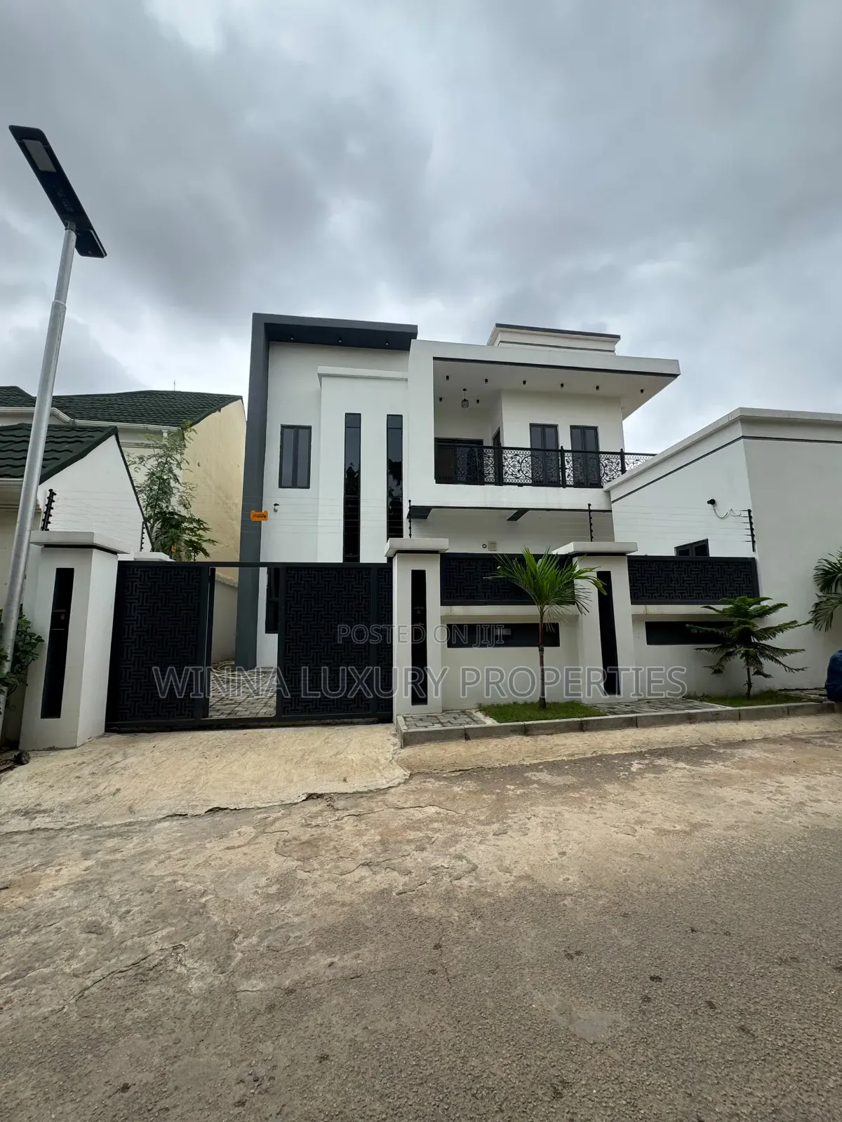 5bdrm Duplex in Life Camp for sale