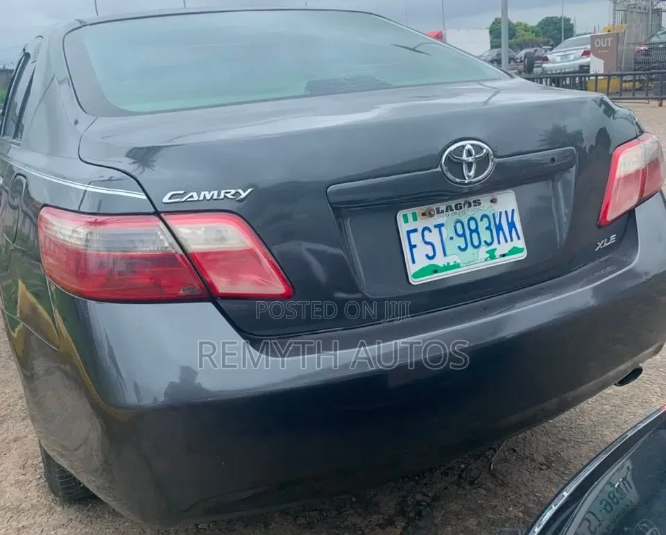 Toyota Camry XLE 4dr Sedan (2.4 4cyl 5A) 2008 Gray