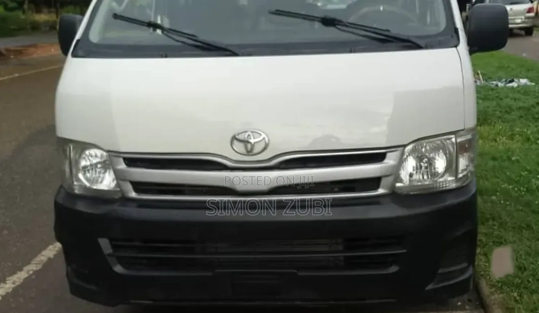 Toyota HiAce 2013 White
