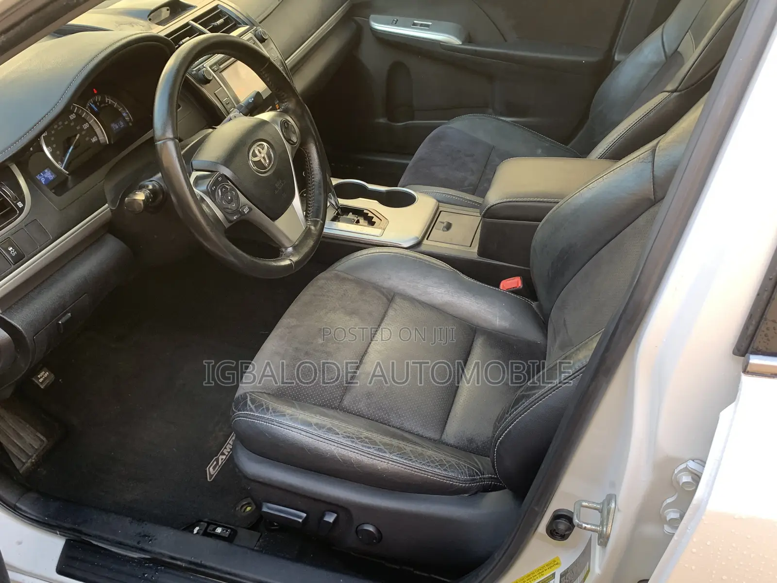 Toyota Camry SE V6 4dr Sedan (3.5L 6cyl 6A) 2012 White