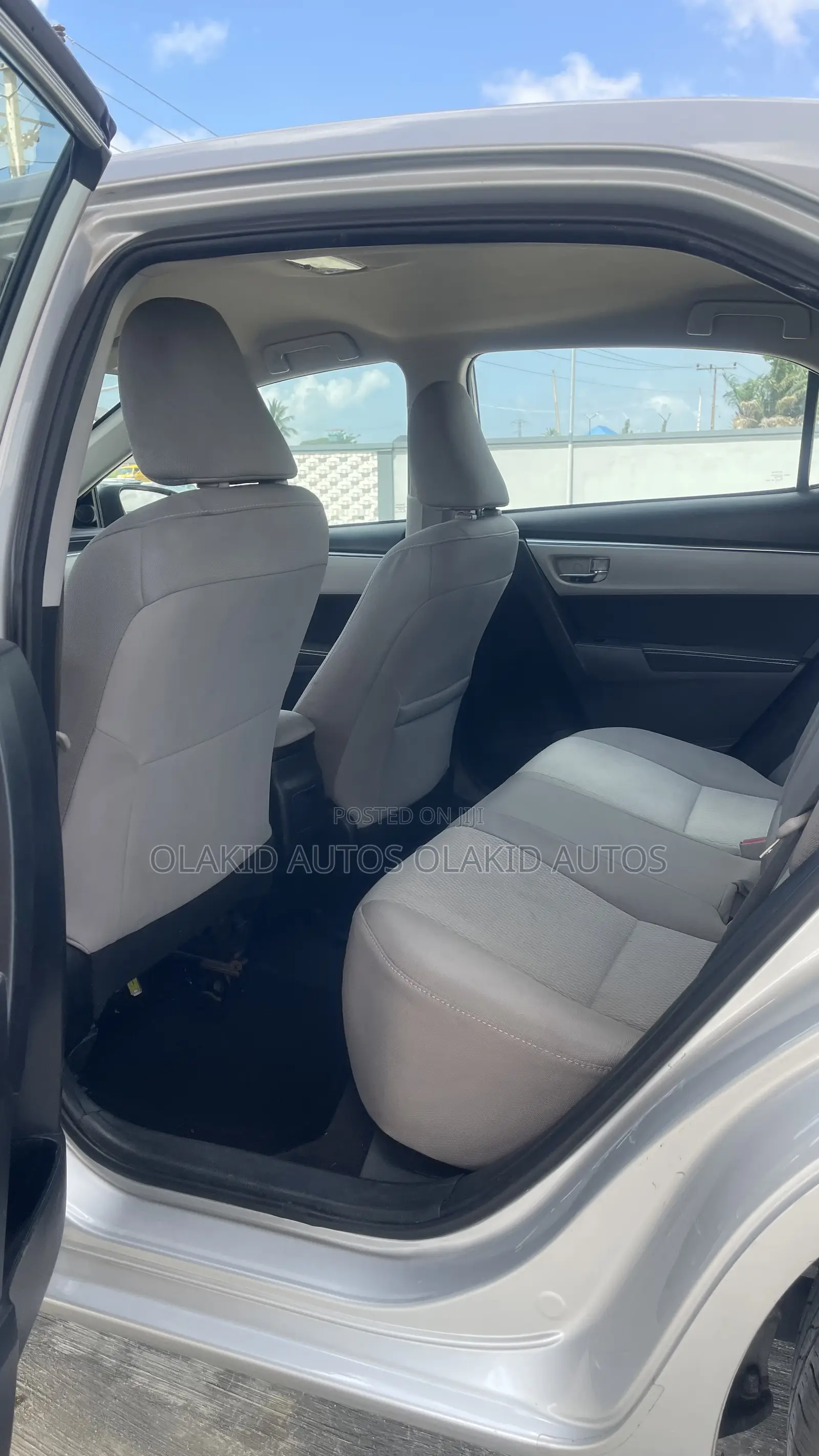 Toyota Corolla LE 4dr Sedan (1.8L 4cyl CVT) 2016 Silver