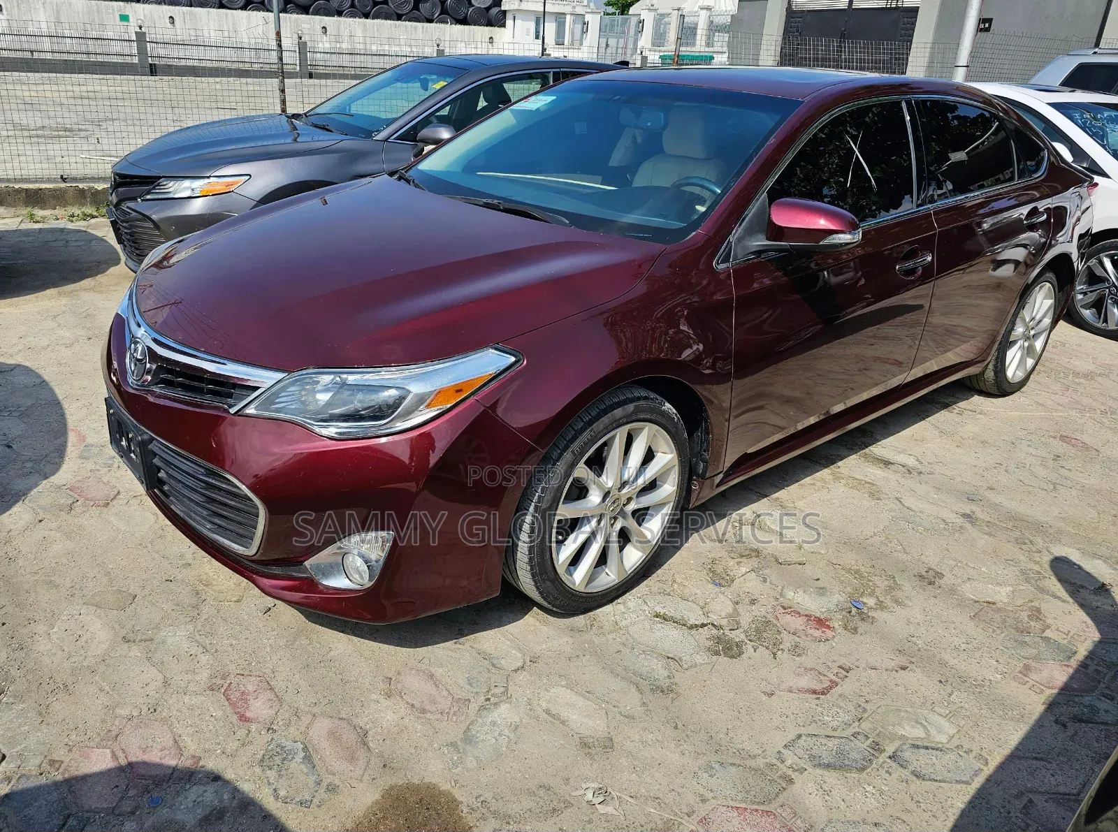 Toyota Avalon XLE Sedar FWD (3.5L 6cyl 6A) 2013 Red